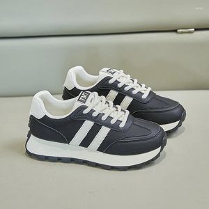 Chaussures de basket-ball 2024 hommes Women Sport Black and White Casual Sports Shoe Sneakers A35216594