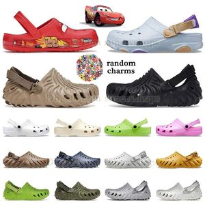 2024 top slipper croc sandalen slides klompen beroemde kinderschoenen pantoffels platform slippers muilezels met willekeurige charmes home schoenen dames klassieke heren urchin