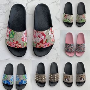 Basketbalschoenen Heren Dames Slippers Designer Rubber Slides Sandaal Platte bloemen Aardbei Tijger Bijen Groen Rood Wit Webmode Schoenen Strand F