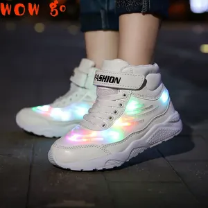 Chaussures de basket-ball Oncle Jerry a conduit pour l'enfant USB Charger Light Up Sneakers Boys Filles Blowing Fashion School confortable Casual