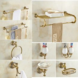 Juego de accesorios de baño Juego de accesorios de baño Colgante de pared tallado europeo Productos de baño antiguos Juego de accesorios de baño de bronce y latón 231007