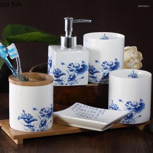 Badaccessoire set blauw en witte keramische badkamer vijf delige wassets tandenborstel houder mondwater cup lotion fles zeepgerecht