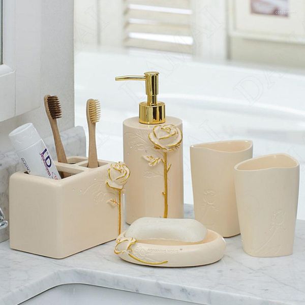 Juego de accesorios de baño Resina creativa de cinco piezas Flores de alivio de baño Taza de enjuague bucal Lavabo de escritorio Botella de jabón Accesorios de baño