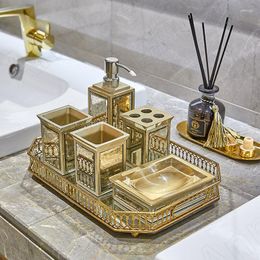 Accesorio de baño conjunto creatividad espejo de vidrio baño baño europeo vintage dorado dorado de cinco piezas accesorios de ducha de baño decoración de baño