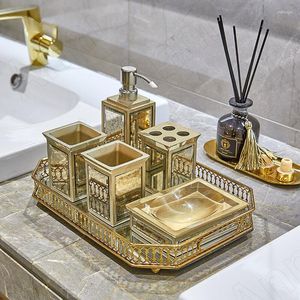 Badaccessoire set Creativiteit Glazen spiegelhars badkamer Europese vintage vergulde vijfdelige washouch -douche -accessoires toiletdecoratie