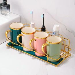 Ensemble d'accessoires de bain Tasse de bain de bouche de luxe légère Couple brossage des dents Tasses de brosse à dents en céramique pour un usage domestique Sens avancé de l'étagère du pot dentaire