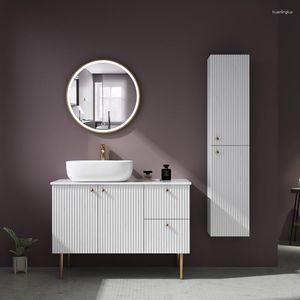 Ensemble d'accessoires de bain, meuble de salle de bain moderne et minimaliste en bois massif, lavabo
