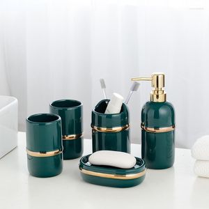 Ensemble d'accessoires de bain fournitures de salle de bain de luxe nordique vert foncé tasse de brossage en céramique bouteille de savon porte-brosse à dents accessoires de décoration