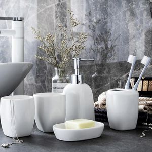 Badaccessoire set van 5 wit keramiek met glanzende badkameraccessoires Cup Tumbler Soap Dish en handvloeistofdispenser Hardware