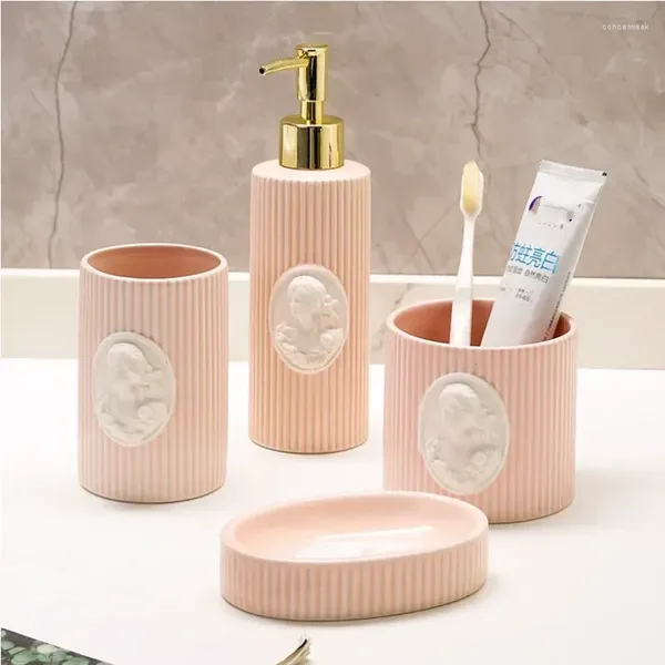 Ensemble d'accessoires de bain en relief rose, porte-savon en céramique, décoration, tasse de toilette, brosse à dents, lotion, boîte de rince-bouche, bouteille
