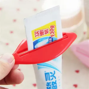 Ensemble d'accessoires de bain Porte-dentifrice Rouge Matériau préféré Polyvalent Simple à utiliser Produits ménagers de nouvelle forme Distributeur à presser en rouleau