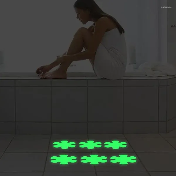 Mattes de bain Salle de bain Stickers antidérapants brillants 6pcs bandes de caoutchouc lumineuses pour escaliers Planchers de douche Sécurité adhésive