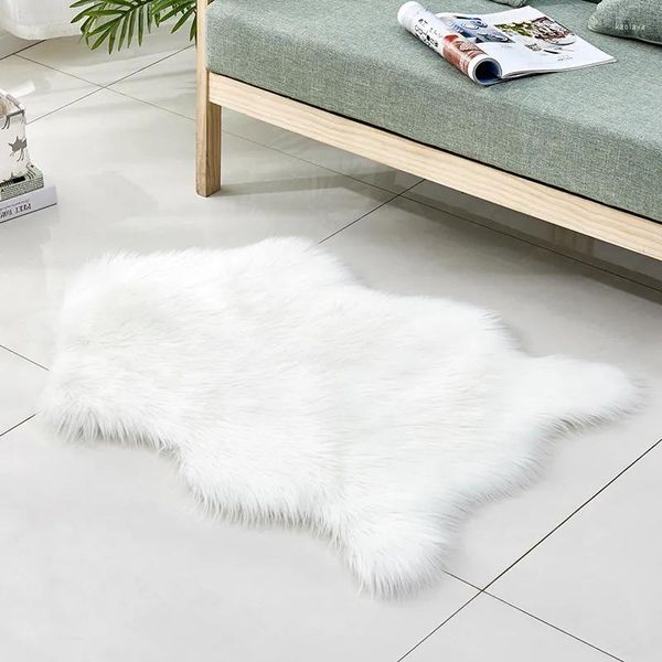 Tapis de bain Tapis de chevet de forme irrégulière Tapis d'étude en peluche pour chambre à coucher Tapis de pied absorbant pour salle de bain Tapis décoratif pour baie vitrée de salon