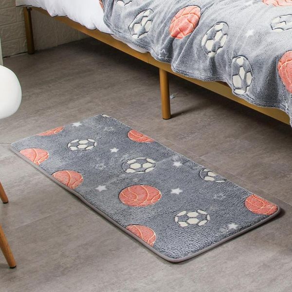 Tapis de bain imprimé football lueur dans la polaire de flanelle foncée super douce pour les enfants des enfants pondérés sans danger et ensemble de tapis de bain