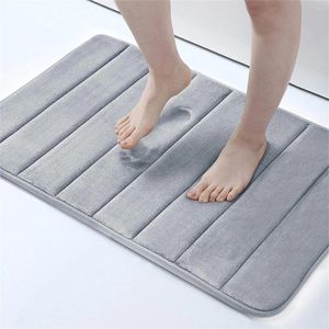 Tapis de bain épaissis épaissis de mémoire éponge tapis de flanelle de tapis absorbant pour l'entrée de la salle de bain sans glissement