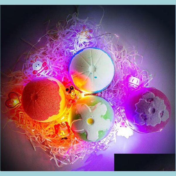 Sales de baño 4 Unids / set Bomba de baño Bola de sal Venta al por mayor 180G / Bola Cuerpo Spa Piel Limpiar sales marinas Bombas de baño naturales Anillo de dibujos animados Led Insi Dhhmb