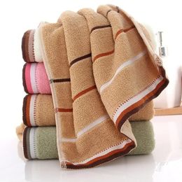 Badhanddoek Absorberende badhanddoeken voor volwassenen Effen kleur Zacht gezicht Handdouchehanddoek voor badkamer Washandje 35x75cm