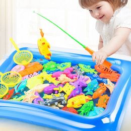 Toys de bain 30/52 PCS Jouets de pêche magnétique Ensemble de canne de poisson en plastique Playing Water Game Educational Toys Fish Square Gift For Kids 230923