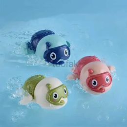 Toys de bain Baby Bath Toys for Kids Baignoire flottante Clockwork mignon Jouets Plays Toys Funny Children Educational Bathrow Down Bathtub Toy D240507