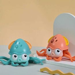 Toys de bain Baby Shower Toy Childrens Octopus Corche horloge traînante Terre Crawling Water Trakeing Jouet Jouage de natation Jouet enfant Cadeaux D240522