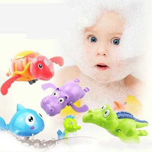 Toys de bain Baby Shower Toys Turtles de natation Dolphins Crocodiles chaînes d'eau flottantes Baby Shower Toys D240522