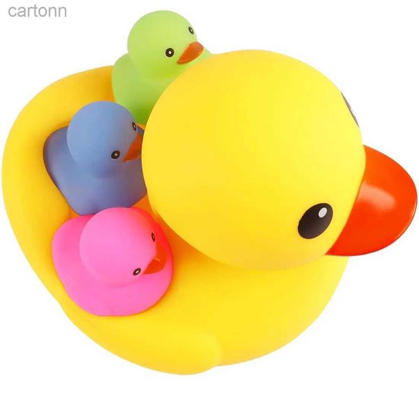 Toys de bain Bath Duck Toys 4pcs Famille Rubber Ducky Float Squeak Baby Toddlers Précolaire baignoire Douche de douche 240413