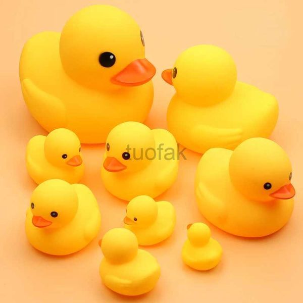 Jouets de bain mignon canard bébé toys serre animaux rubber jouet bb canard baignade eau jouet race houleuse en caoutchouc jaune toys de canard pour enfants d240507