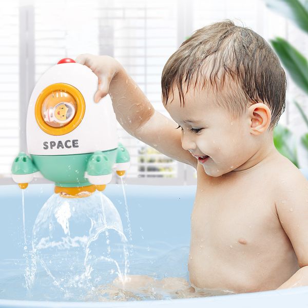 Juguetes de baño Juguete de baño de plástico de alta calidad para bebés, niños, forma de cohete, rociador de agua giratorio, bañera, ducha de tiempo, juguetes interactivos de agua 230923