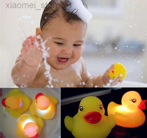 Juguetes de baño Pato de goma Juguetes de baño Cambio de color automático Juguete de baño Juguetes intermitentes Lámpara LED multicolor Juguetes para niños Baño para niños