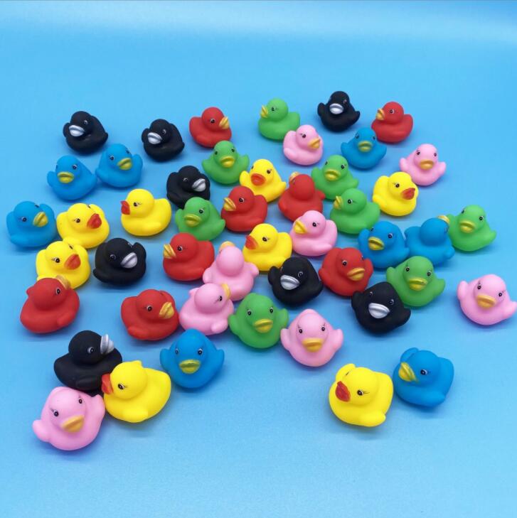 Badende eenden Dieren Kleurrijke Zachte Rubber Vlotter Squeeze Sound Squeaky Bath Toys Classic Rubber Duck Plastic Badkamer Zwemmen Speelgoed Geschenken