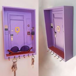 Badkamer planken tv -programma vrienden sleutelhouder van Monica's deur houten paarse huizendecoratie muur hangende opslaggereedschap