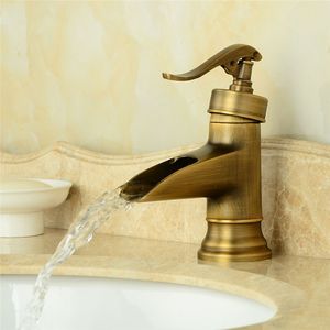 Robinet de lavabo de salle de bain en laiton massif en laiton antique céramique poignée style mitigeur cascade pont monté robinet d'eau chaude et froide
