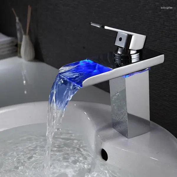Grifos de lavabo de baño 3 colores Cambiar el tazón de agua Mezclador de grifo Lámpara de un solo orificio LED cascada cromada