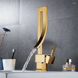 Robinets d'évier de salle de bains Robinet rotatif tout en cuivre Bassin de comptoir doré Cascade de cuisine moderne