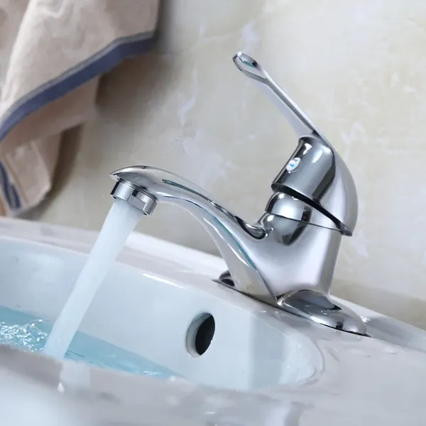 Grifos de lavabo de baño Aleación de doble orificio Tres lavabos y grifo de agua fría Lavado Calefacción Refrigeración Válvula mezcladora Hardware