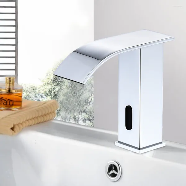 Robinets de lavabo de salle de bain bassin mains automatiques touchent le capteur gratuit robinet d'eau froide