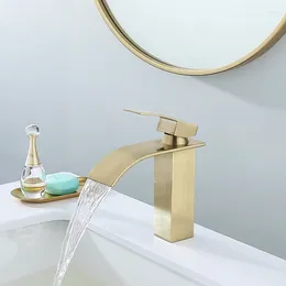 Robinets de lavabo de salle de bain robinet de bassin brossé Gold Single Handle Taps Grifo Lavabo Wash Cold Waterfall