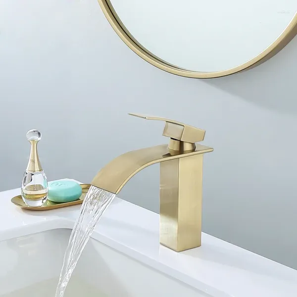 Robinets de lavabo de salle de bain robinet de bassin brossé Gold Single Handle Taps Grifo Lavabo Wash Cold Waterfall