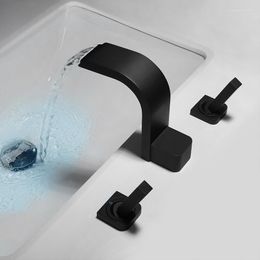 Robinets d'évier de salle de bain Black Luxury Wash Basin Robinet Double poignées et mélangeur froid Tap trois trous Taps cascade