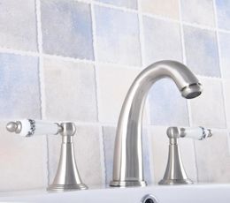 Badezimmer-Waschtischarmaturen aus gebürstetem Nickel, weit verbreitet, 3 Stück, Keramikgriffe, Waschbecken, 3 Löcher, Mischbatterie, NNF682