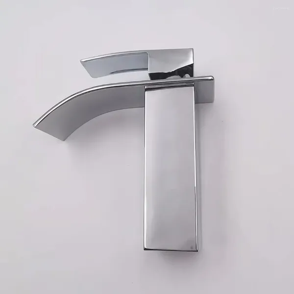 Grifos del fregadero del baño Agua fría Cubierta de acero inoxidable Montado Cascada Cuenca Facucet El Tap