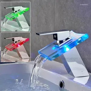 Robinets d'évier de salle de bain Batterie LED colorée Basin Basin Robinet en laiton chromé fini cascade Taps Torneira