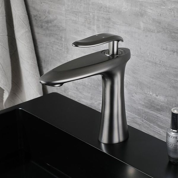 Robinets de lavabo de salle de bains, Design contemporain et mélange d'eau froide, robinets métalliques sous le comptoir, accessoires de rénovation de lavabo