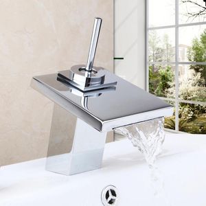 Robinets de lavabo de salle de bain contemporain de qualité supérieure cascade bassin robinet chromé polir une seule poignée froide à l'eau froide excellente