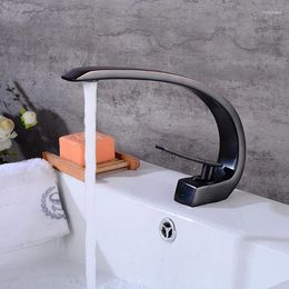 Robinets de lavabo de salle de bains, vente directe d'usine de toutes sortes, robinet de lavabo de toilette à grande courbure et de différentes couleurs