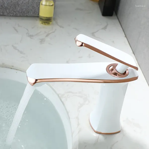 Grifos de lavabo de baño Moda Blanco Rosa Oro Latón Grifo Mezclador de lavabo de agua fría Mezclador de calidad superior Grifo de una sola manija