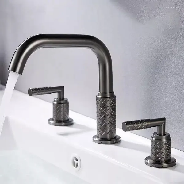 Grifos de lavabo de baño Grifo Mezclador de doble manija Negro Agua fría Cubierta montada Tina Cepillado Oro Grifo de lavabo de 3 orificios