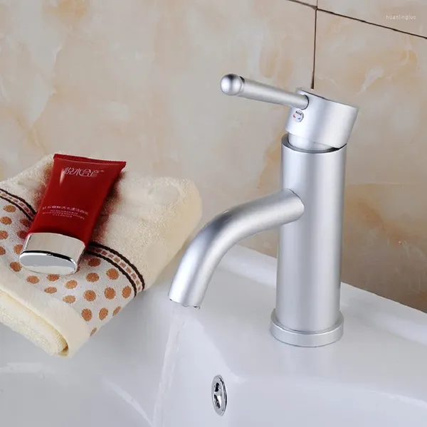 Grifos de lavabo de baño Grifo Mezclador A prueba de salpicaduras Cuenca Grifo de agua Cabezal de ducha Plomería Tapware para accesorios