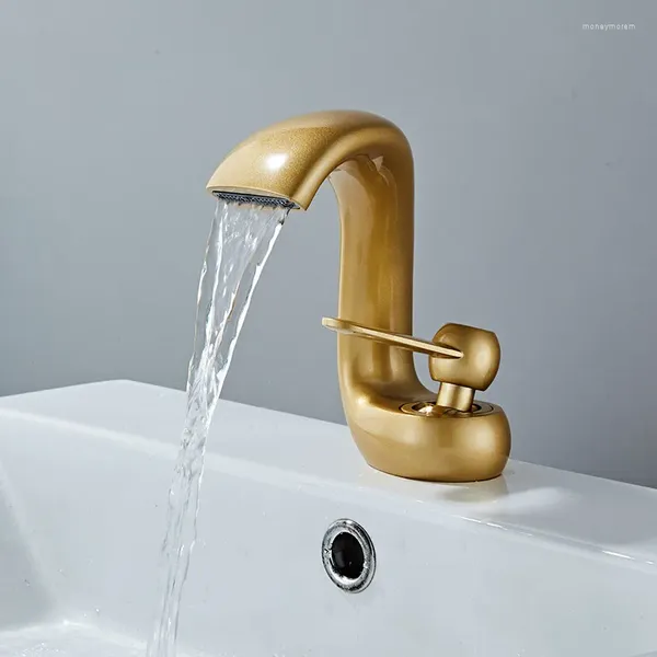 Robinets de lavabo de salle de bain Robinet de bassin en laiton doré mélangeur à froid Bascade Tap créatif Design simple manche chrome / nickel / noir style