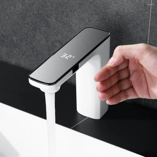 Grifos de lavabo de baño Inteligente Sensor dual Salida de agua Grifo de lavabo Pantalla digital Frío y control